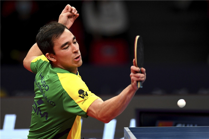 他被迫减少 他被迫减少