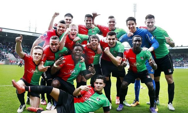 二是继续围 二是继续围